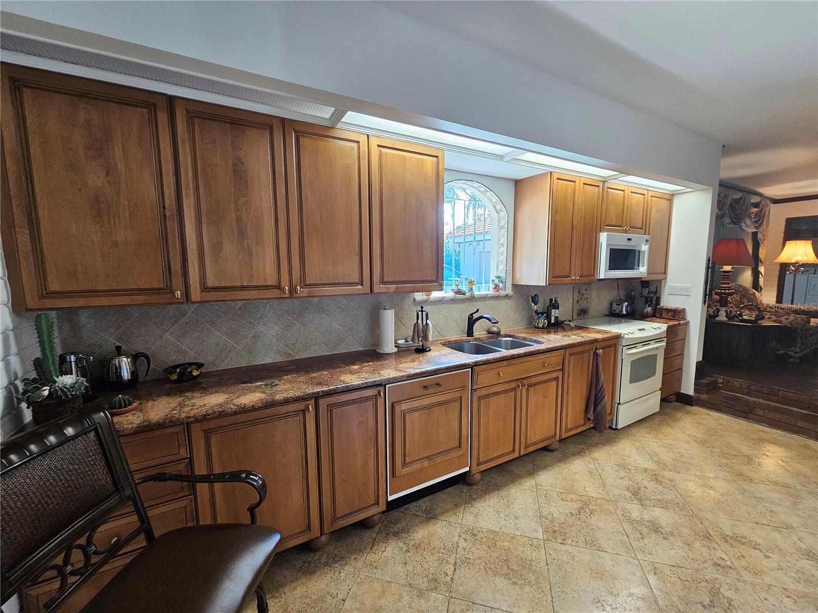 200 Island Way Property Photo 18
