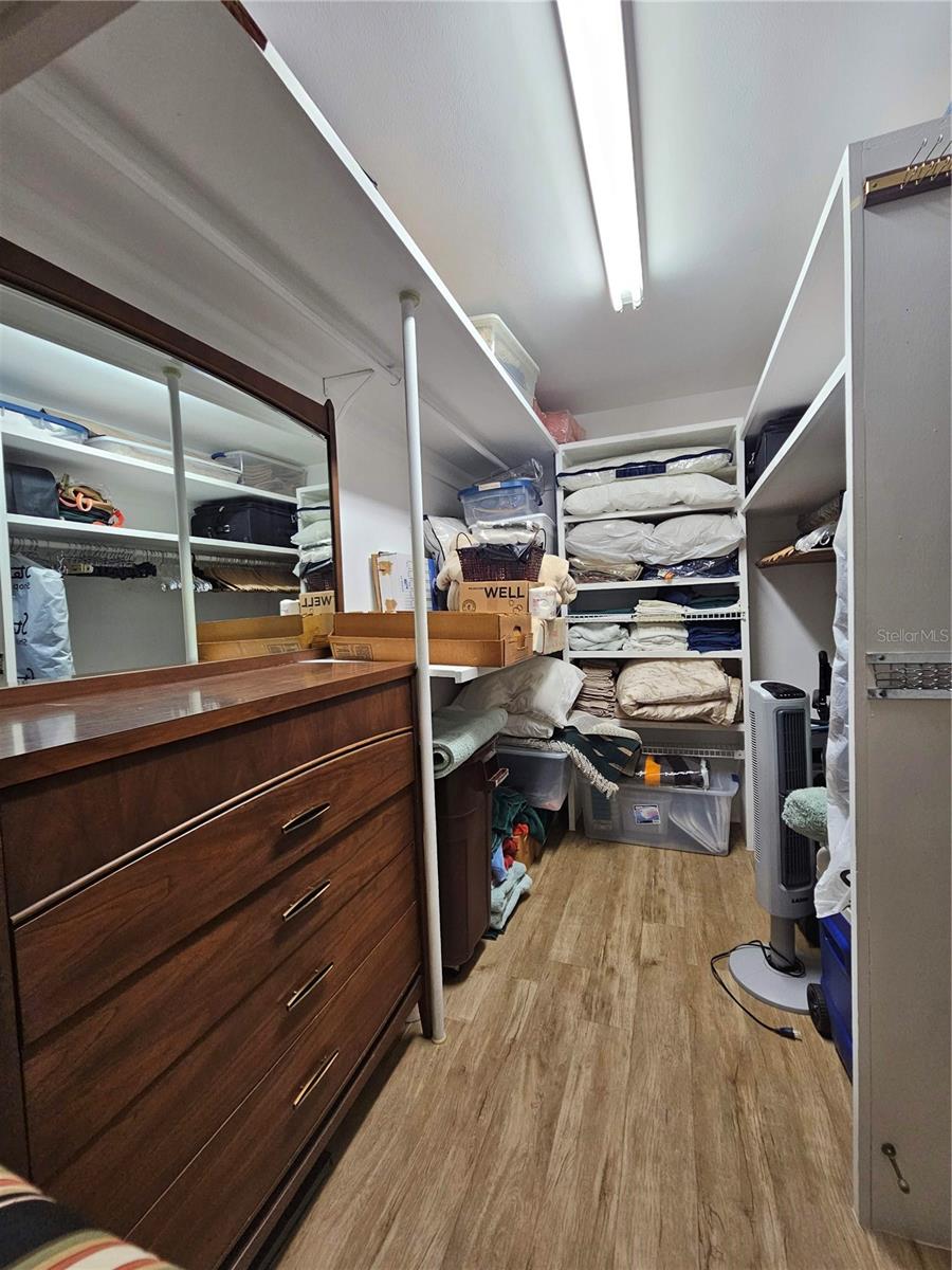 200 Island Way Property Photo 28