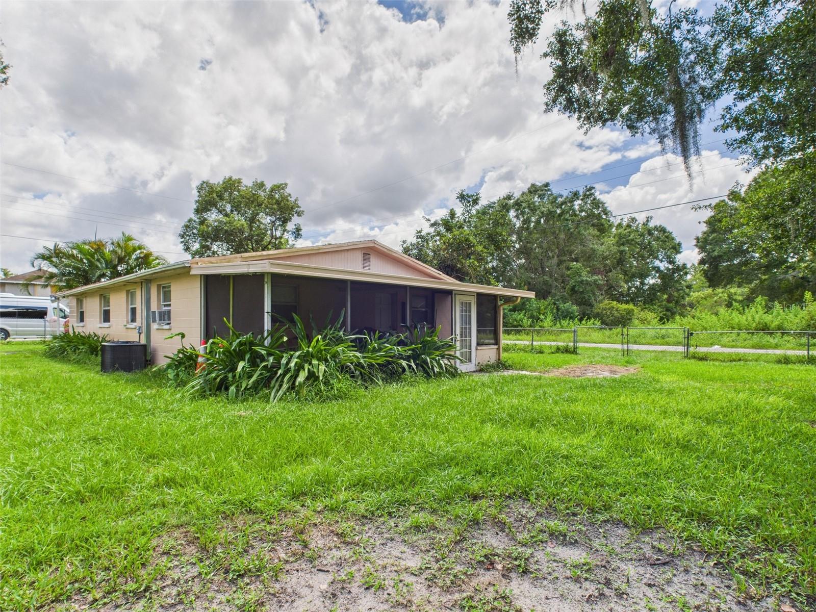 2119 W Patterson St Property Photo 20