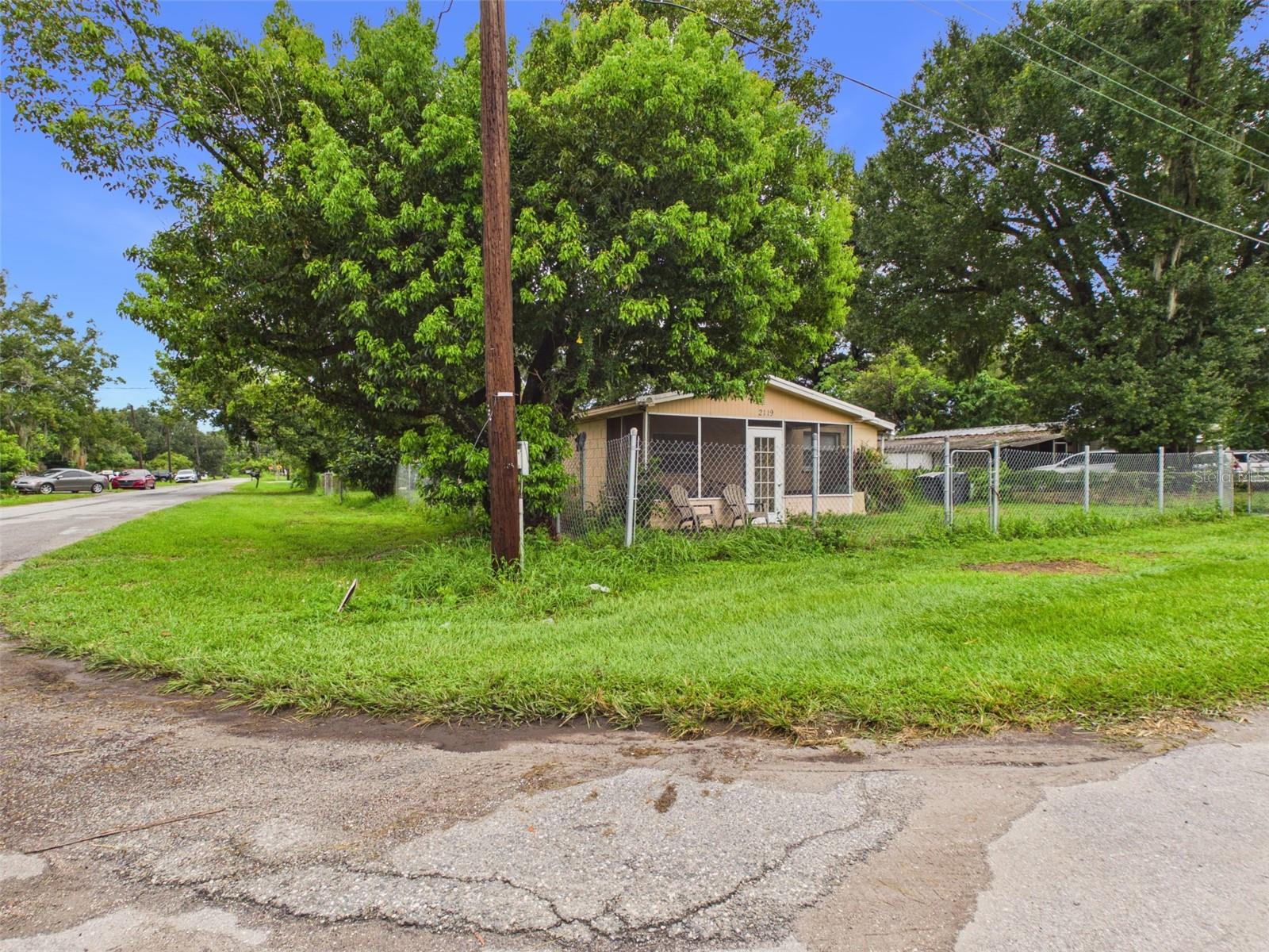 2119 W Patterson St Property Photo 26