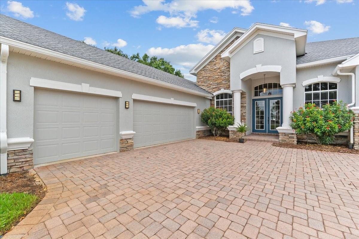 9516 Waterford Oaks Blvd Property Photo 1