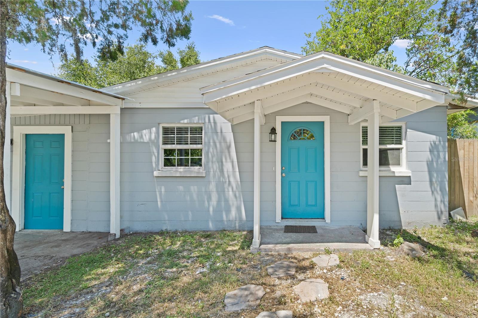 1142 N Davis Ave Property Photo 1