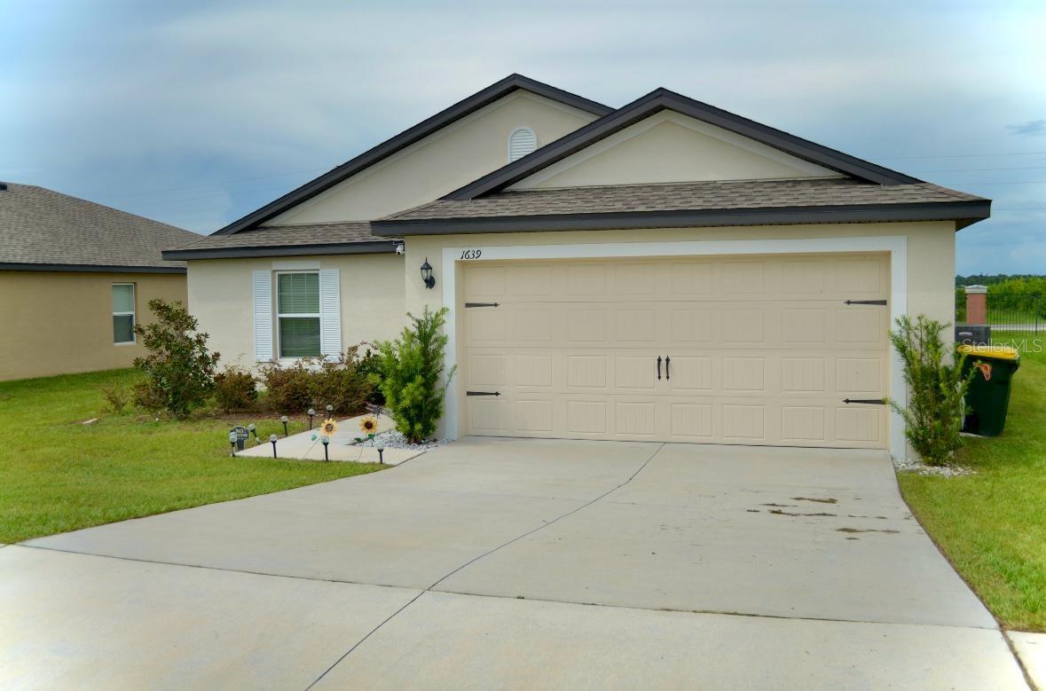 1639 Swan Lake Cir Property Photo 2