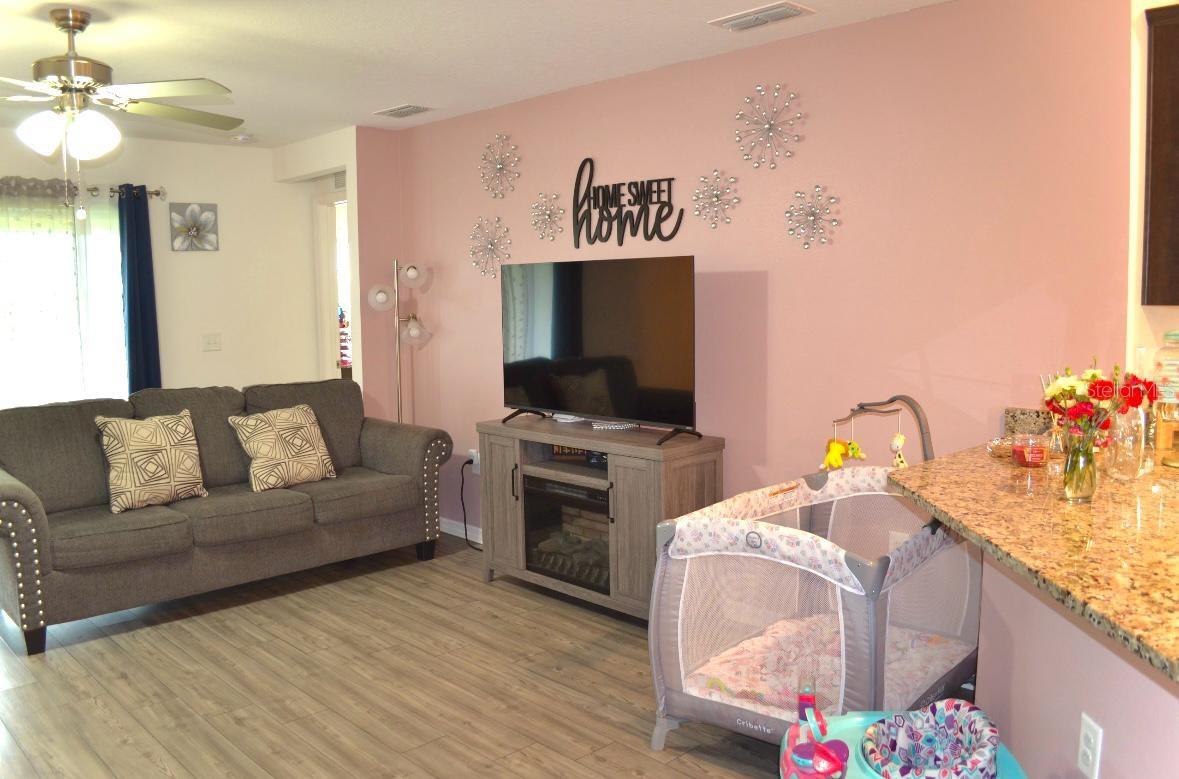 1639 Swan Lake Cir Property Photo 4