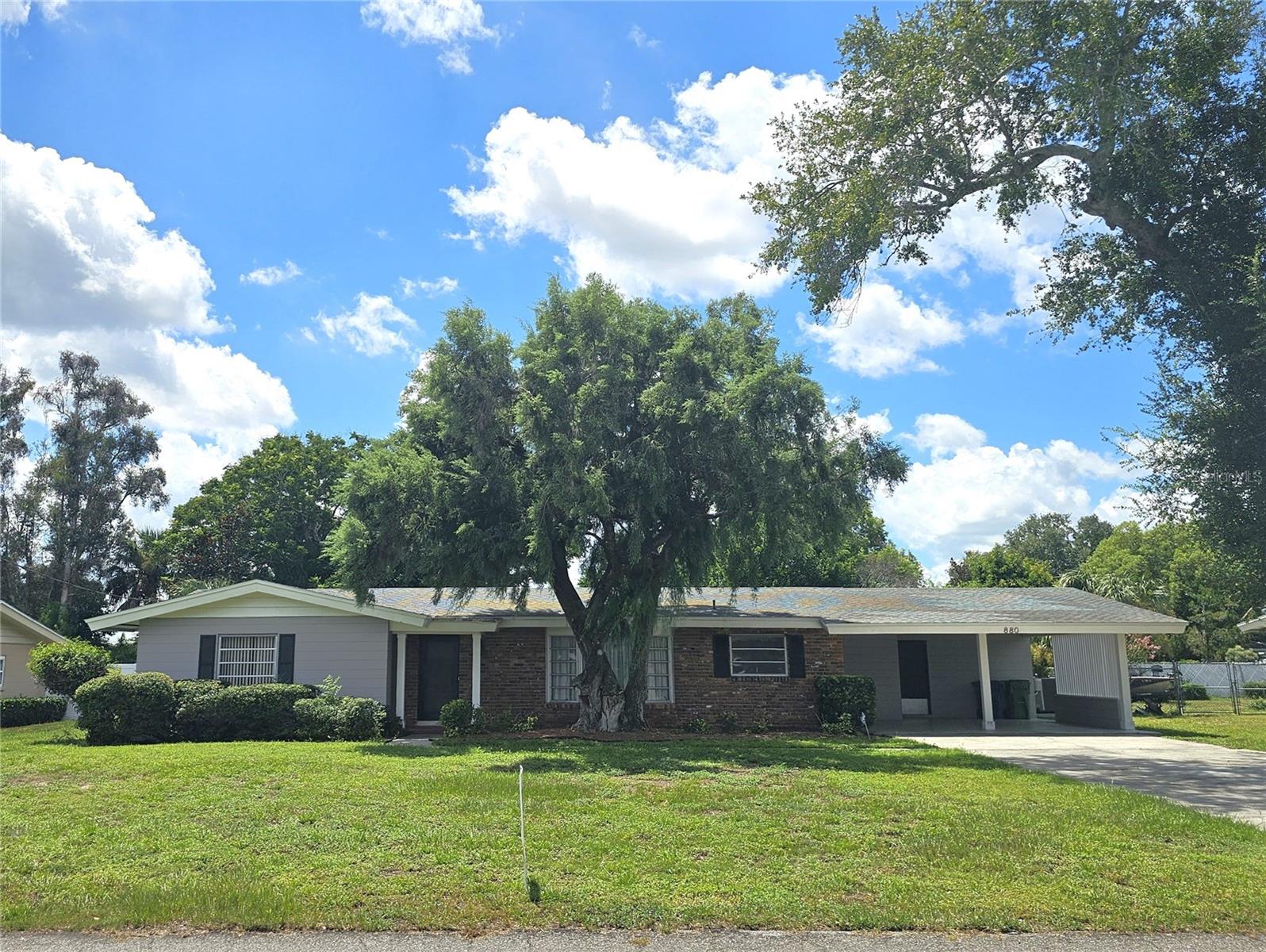 880 Oleander Dr Se Property Photo 1