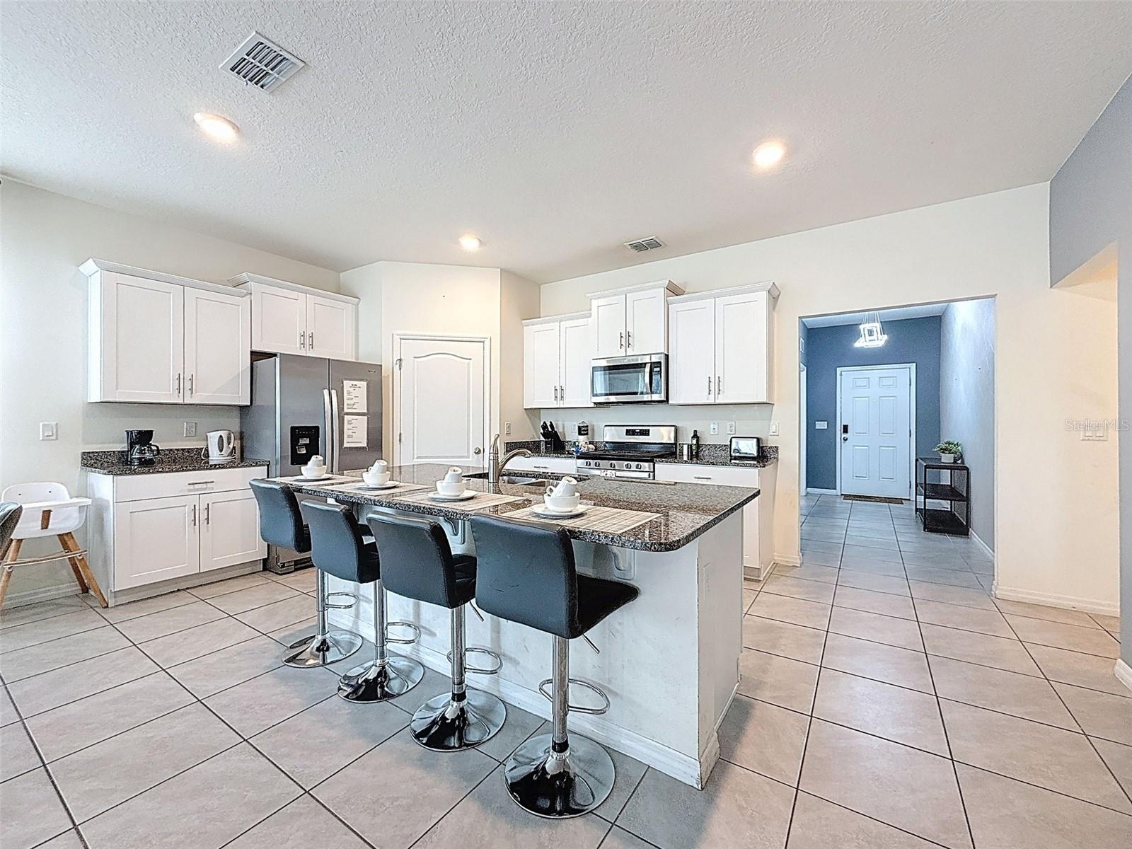 7511 Oakmoss Loop Property Photo 9