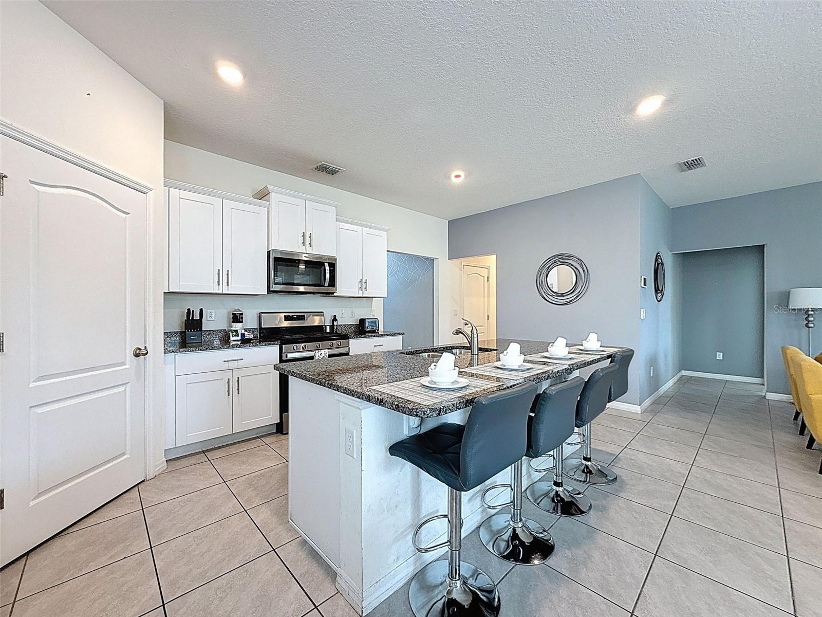 7511 Oakmoss Loop Property Photo 10