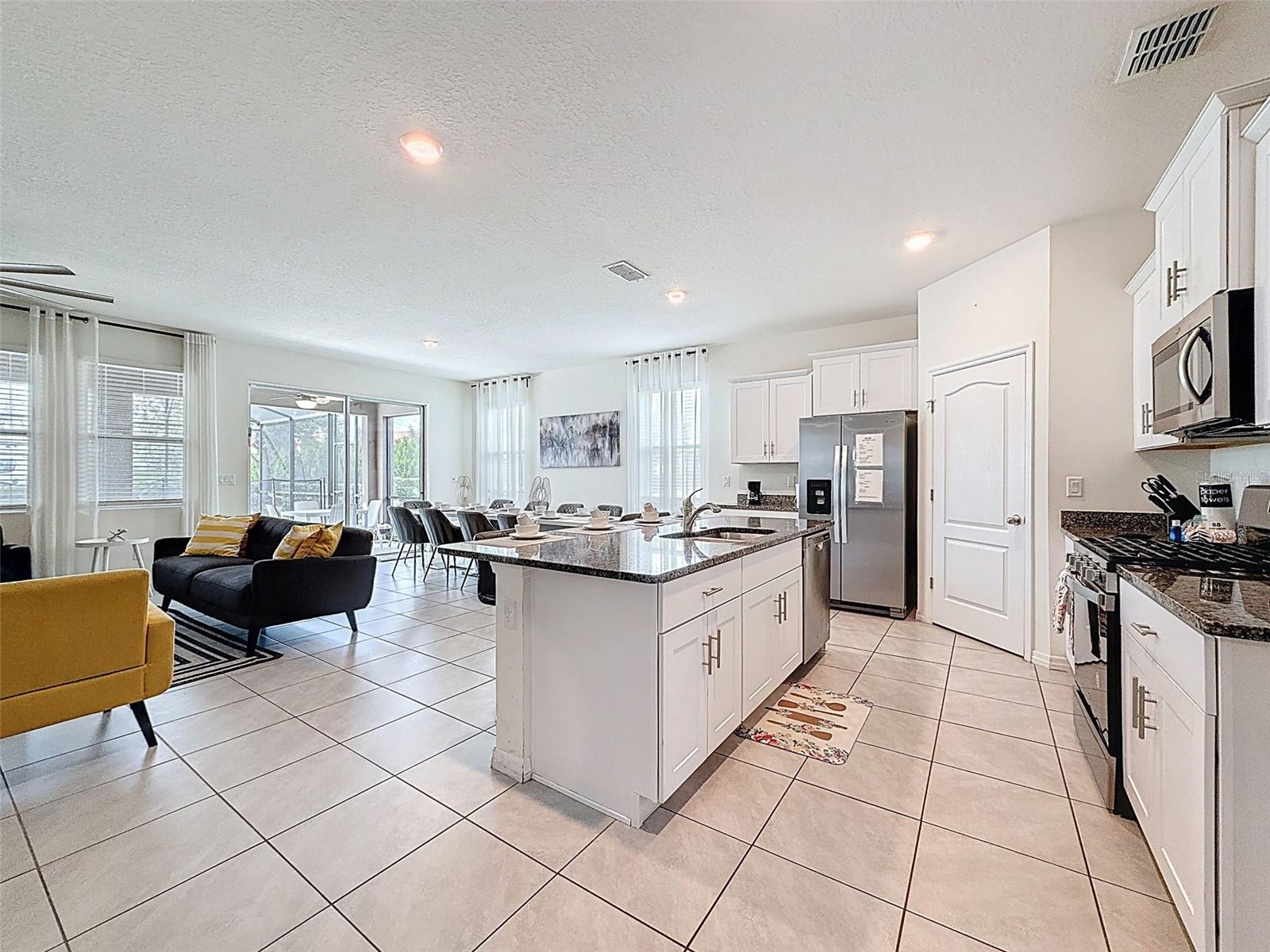 7511 Oakmoss Loop Property Photo 11