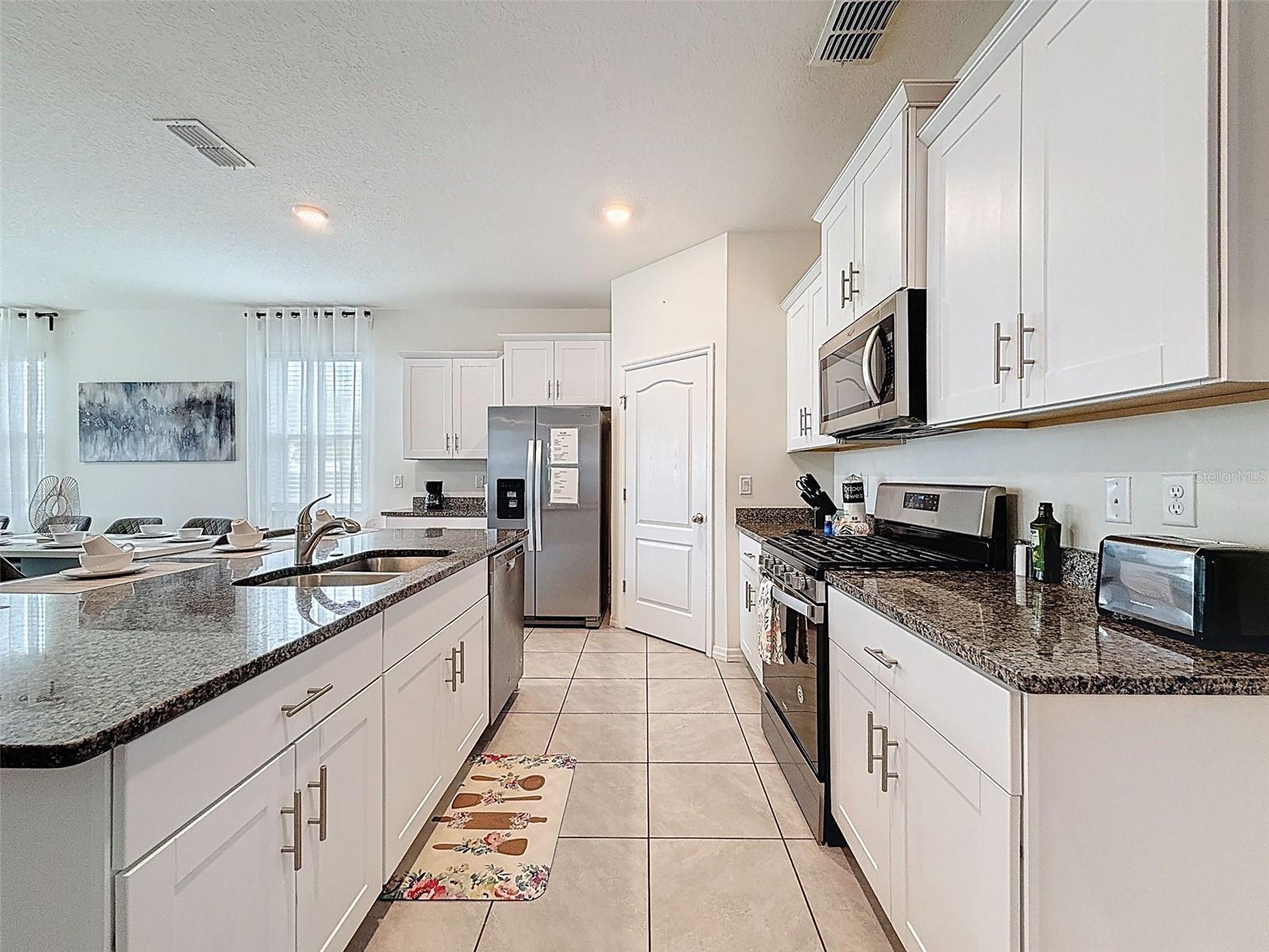 7511 Oakmoss Loop Property Photo 12