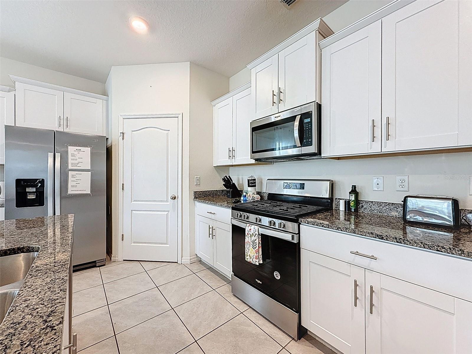 7511 Oakmoss Loop Property Photo 13