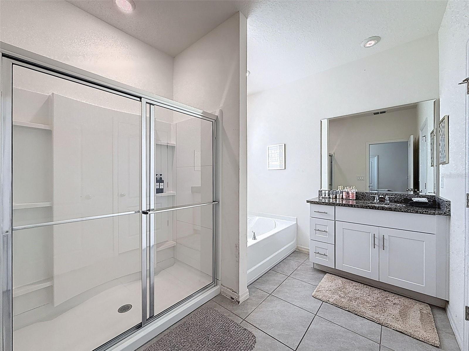 7511 Oakmoss Loop Property Photo 20