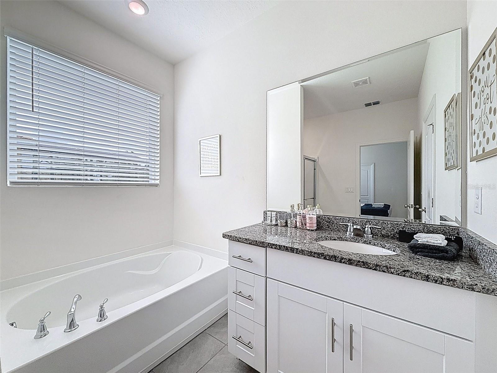 7511 Oakmoss Loop Property Photo 22