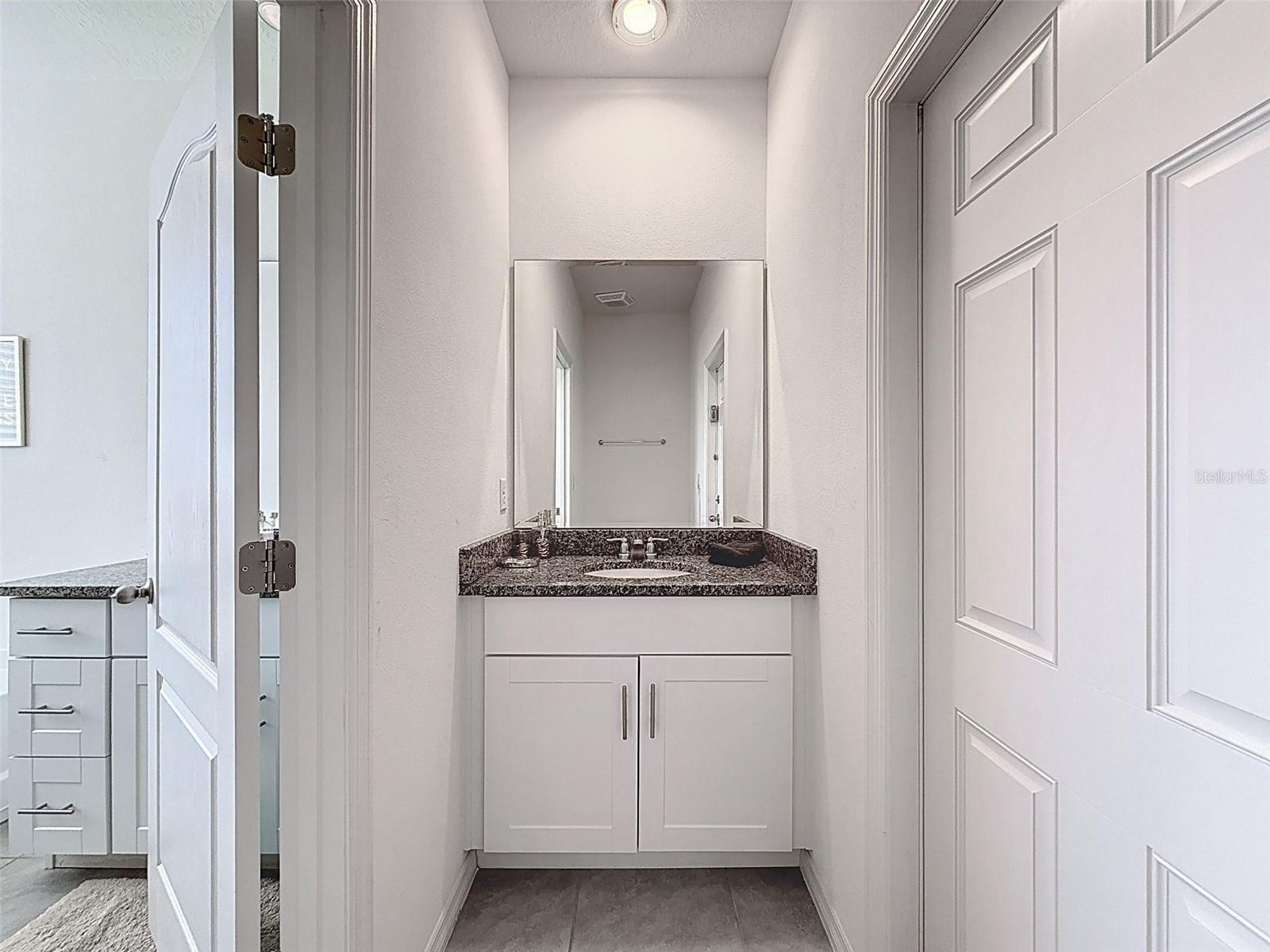7511 Oakmoss Loop Property Photo 24