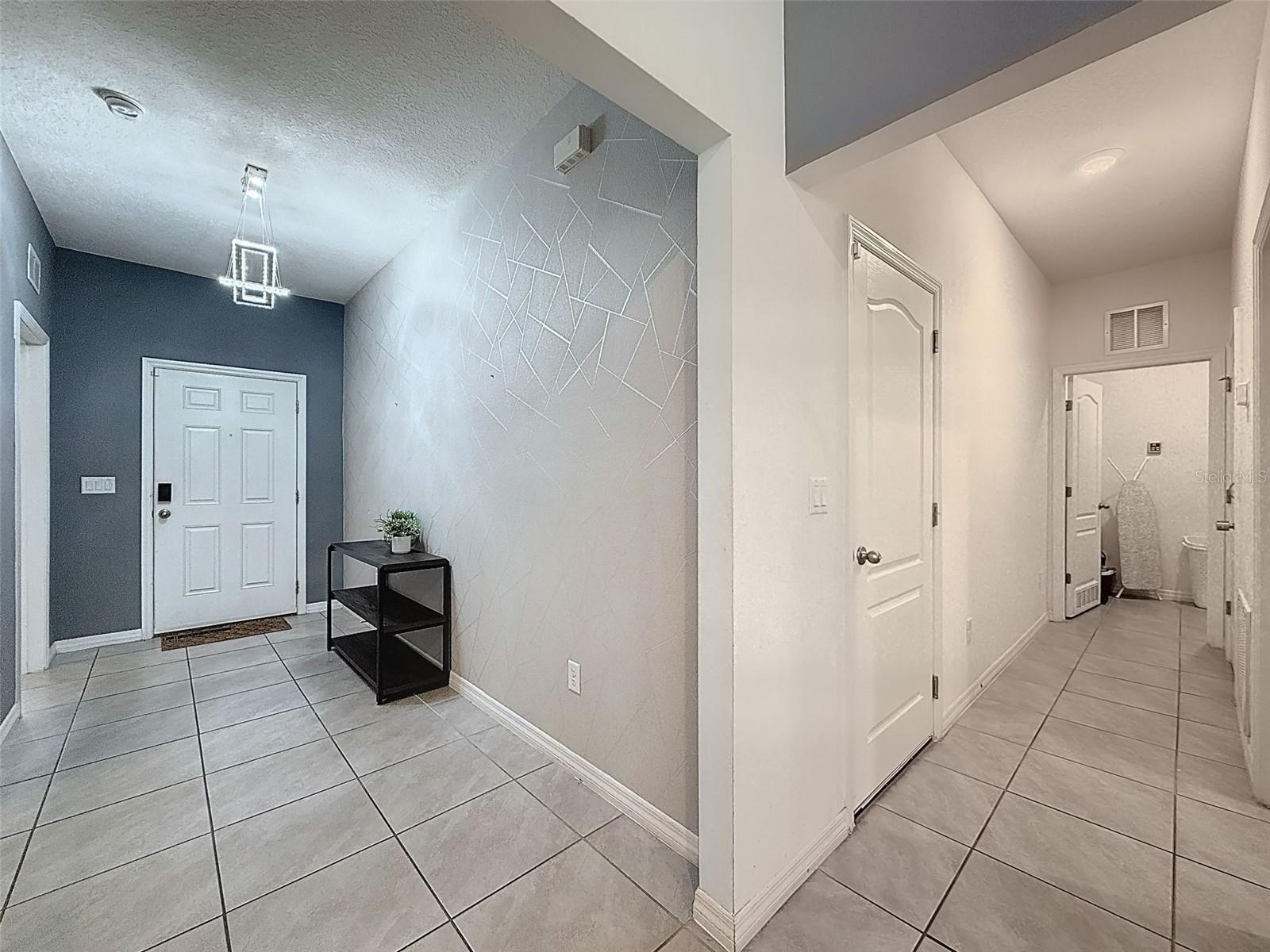 7511 Oakmoss Loop Property Photo 26