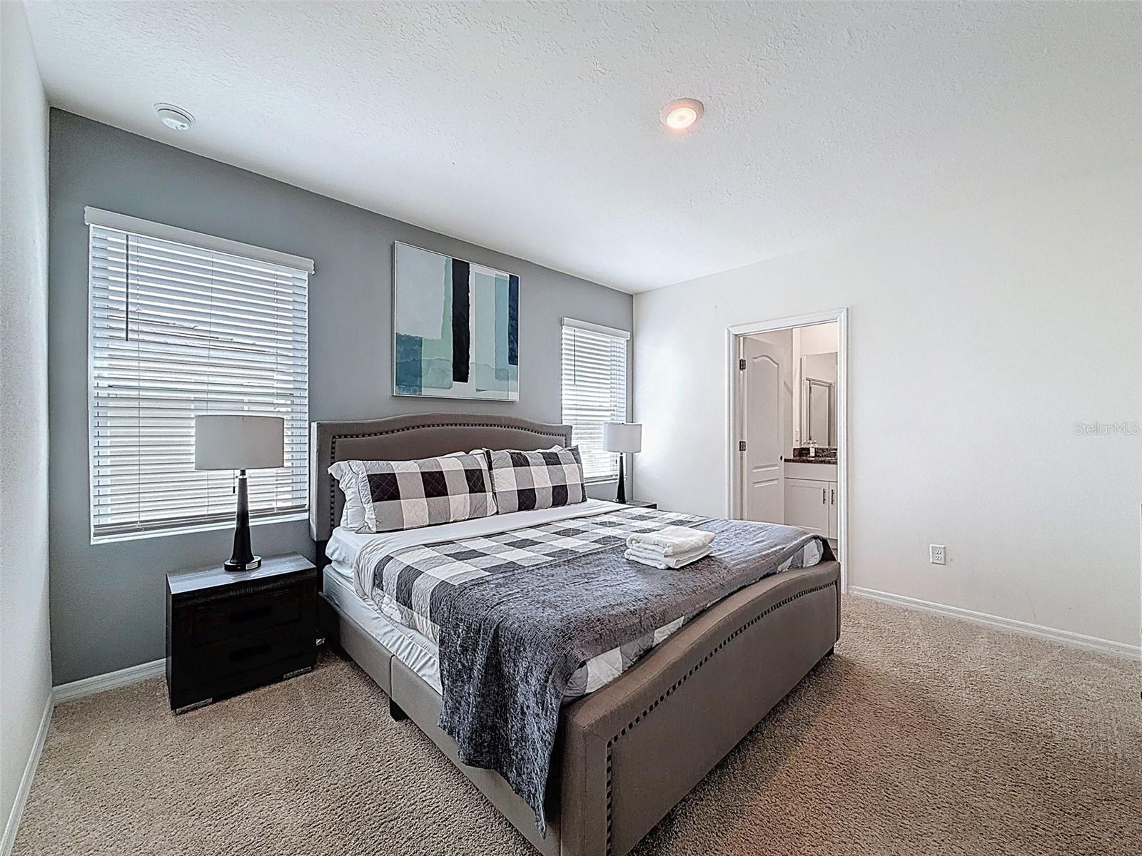 7511 Oakmoss Loop Property Photo 37