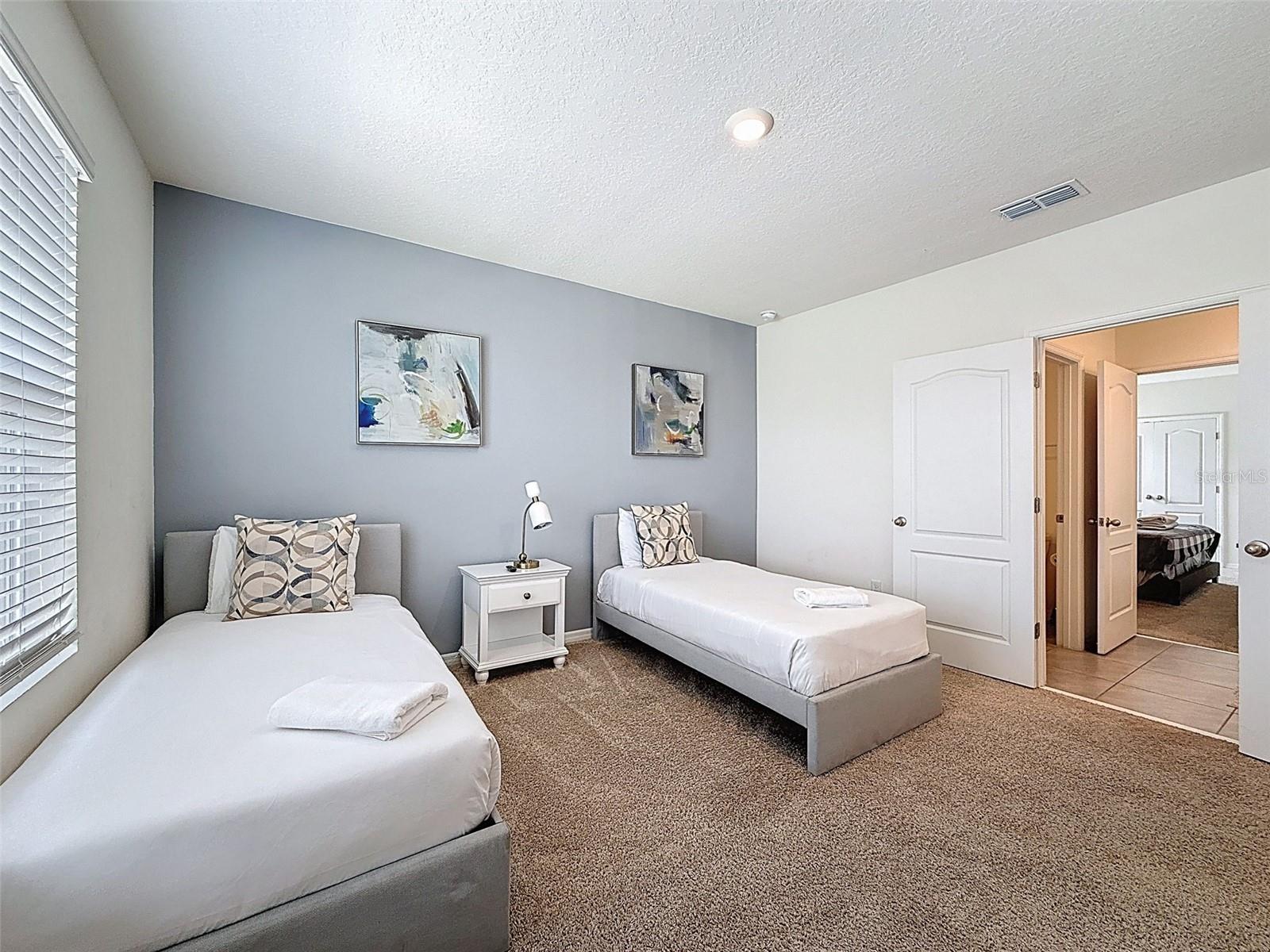 7511 Oakmoss Loop Property Photo 42