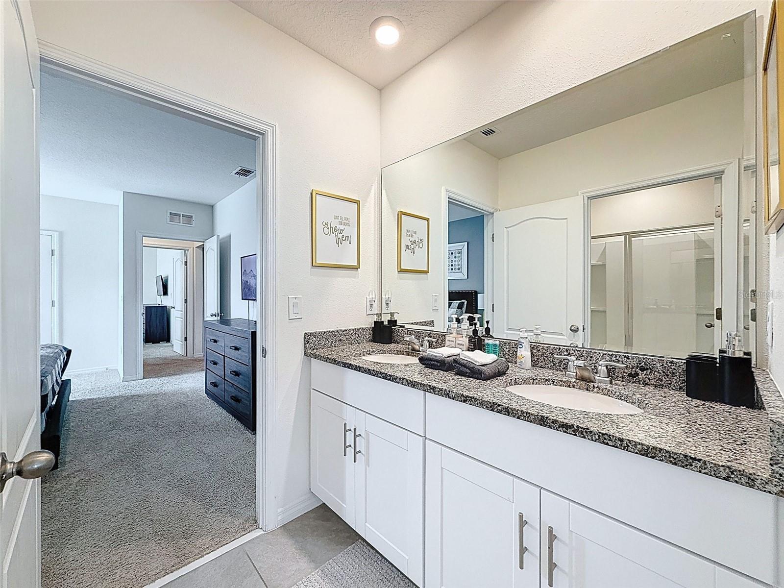 7511 Oakmoss Loop Property Photo 43