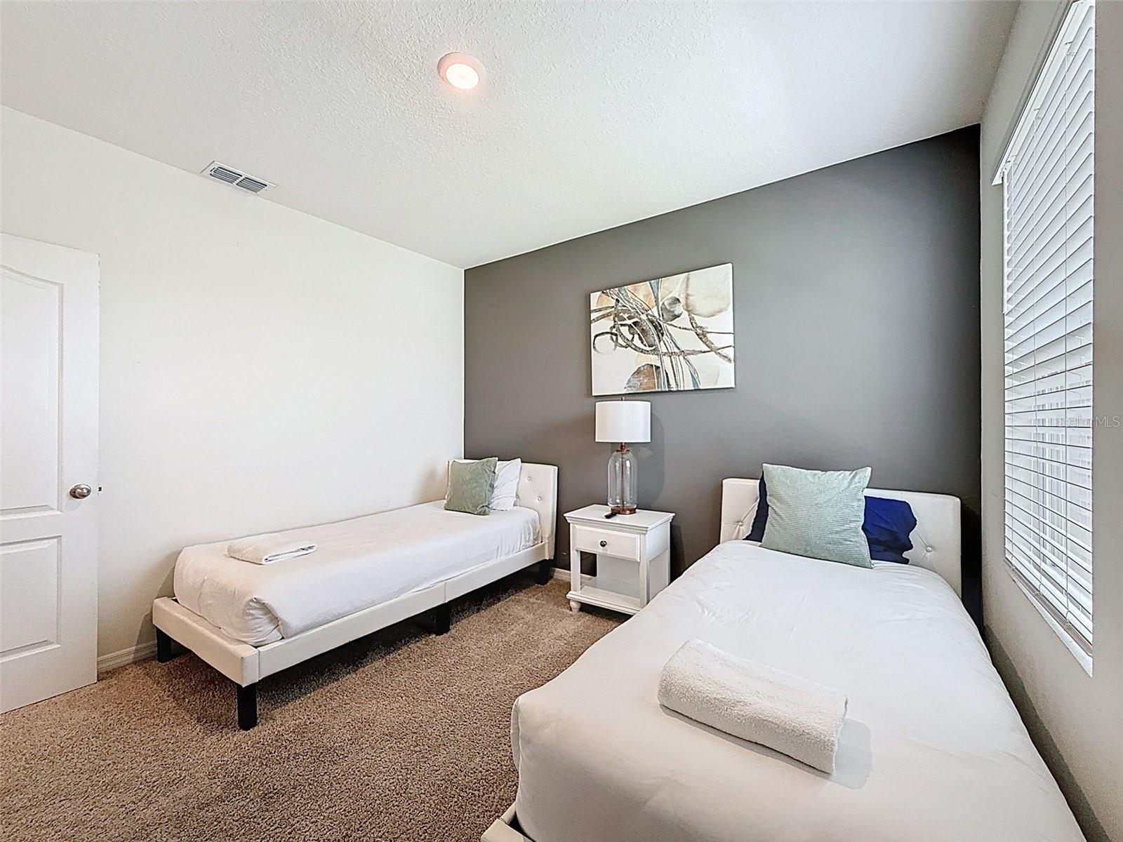 7511 Oakmoss Loop Property Photo 49