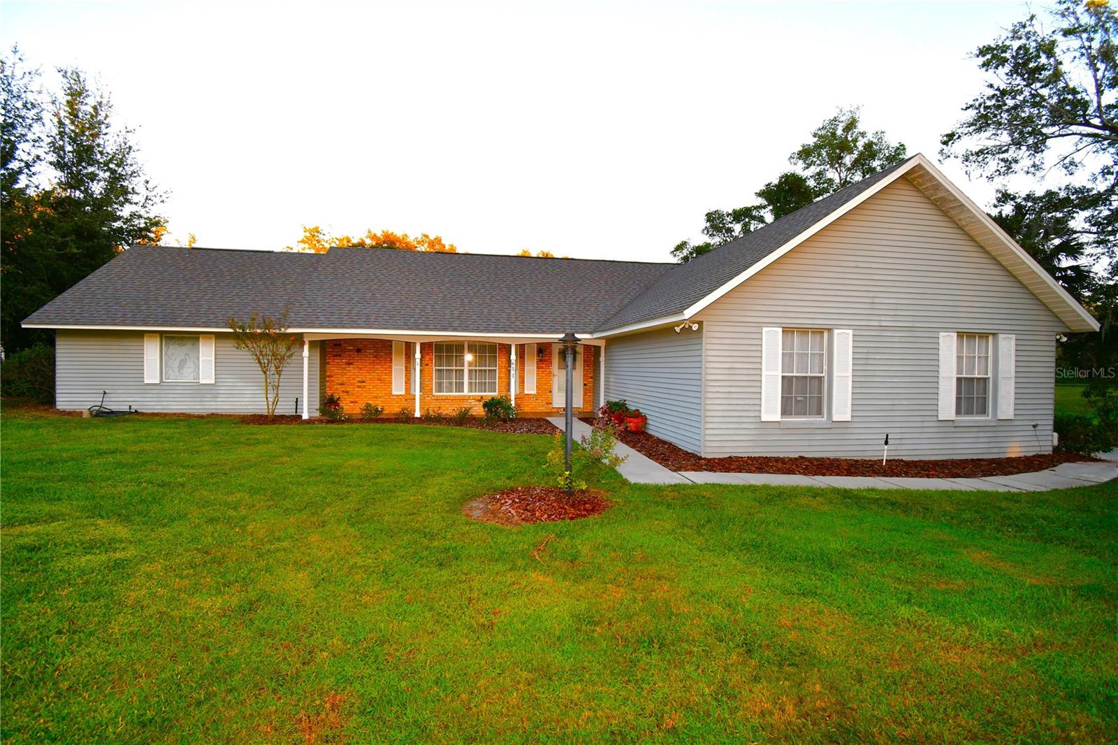 611 Old Eustis Rd Property Photo 2