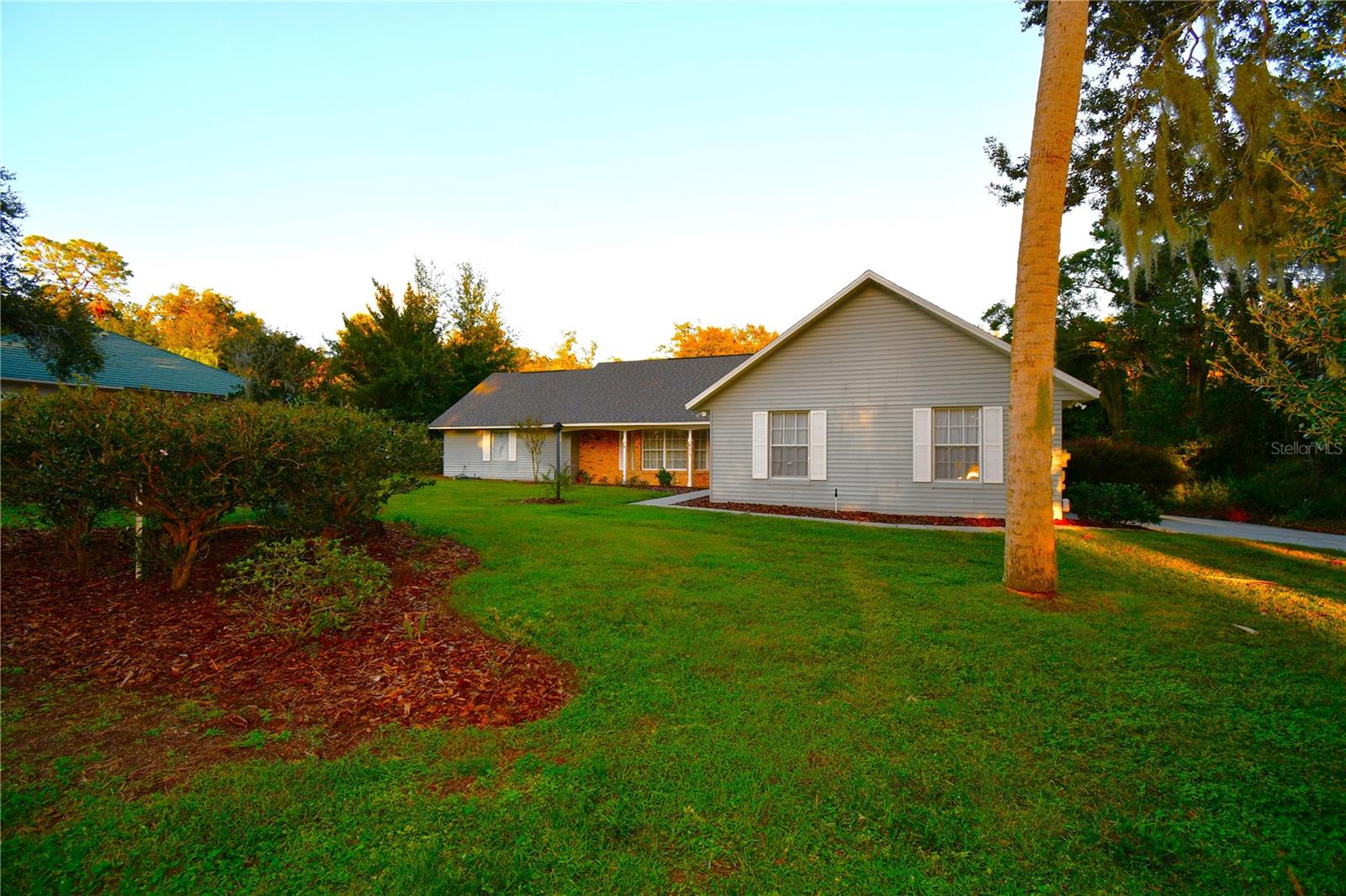 611 Old Eustis Rd Property Photo 3