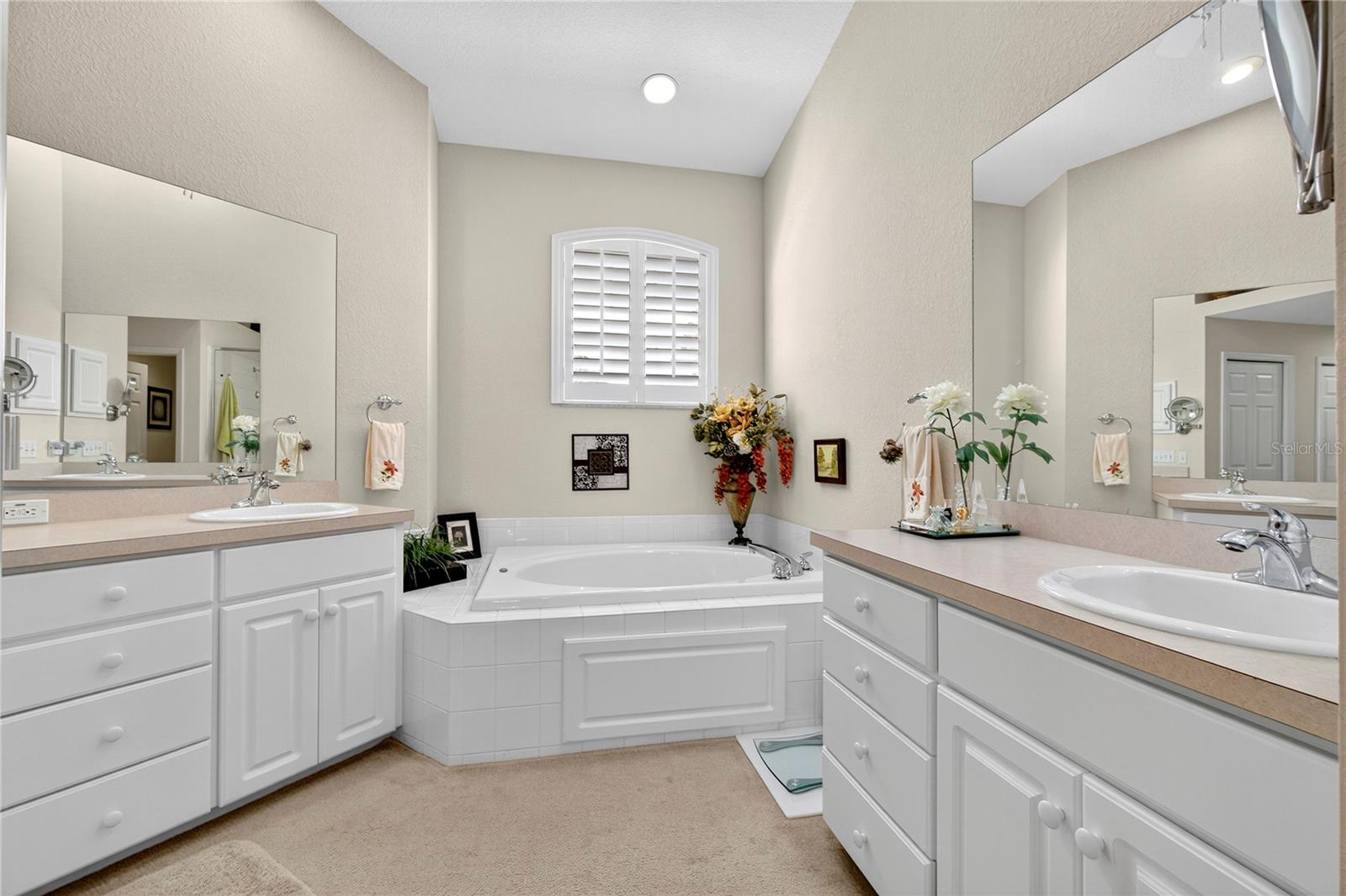 516 Grasslands Village Cir Property Photo 32