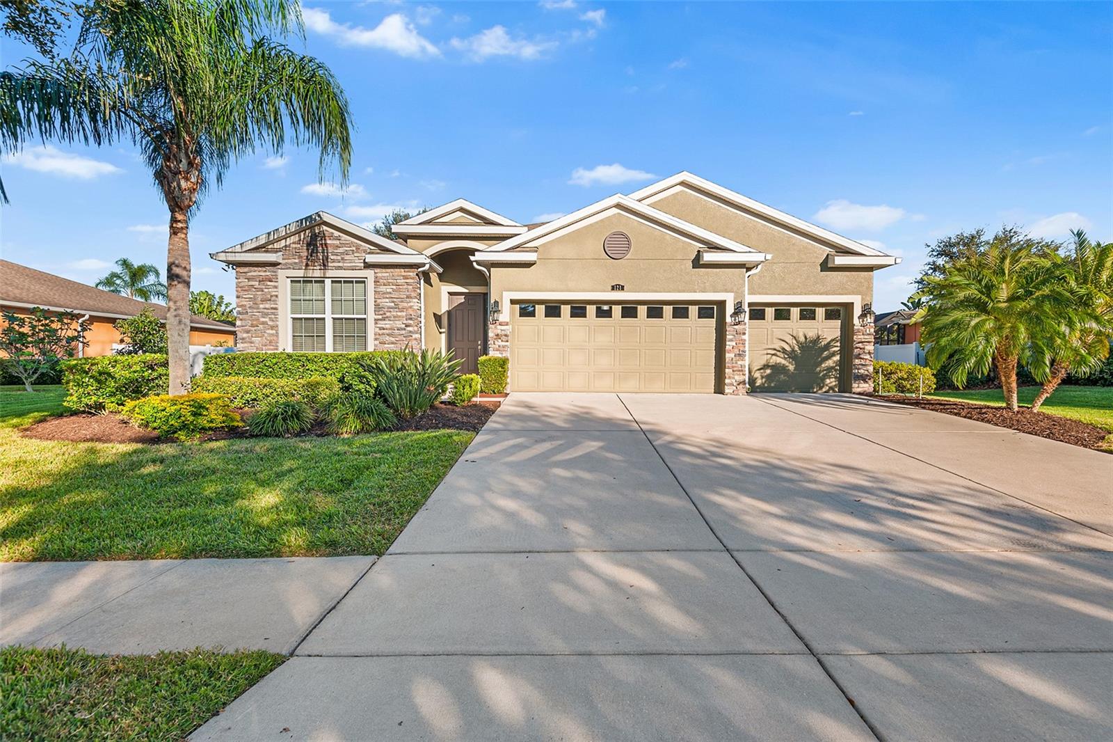 121 Magneta Loop Property Photo 1