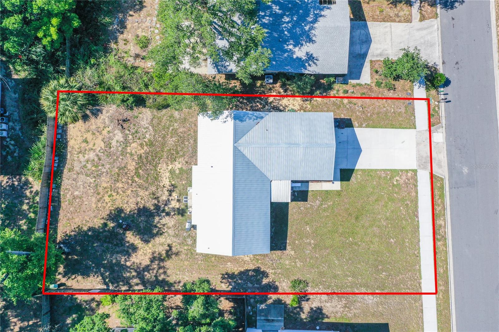 713 Greenleaf Ln Property Photo 17