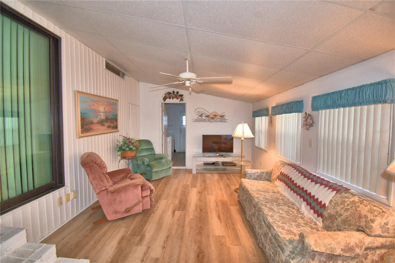 4251 Cedarwood St Property Photo 6