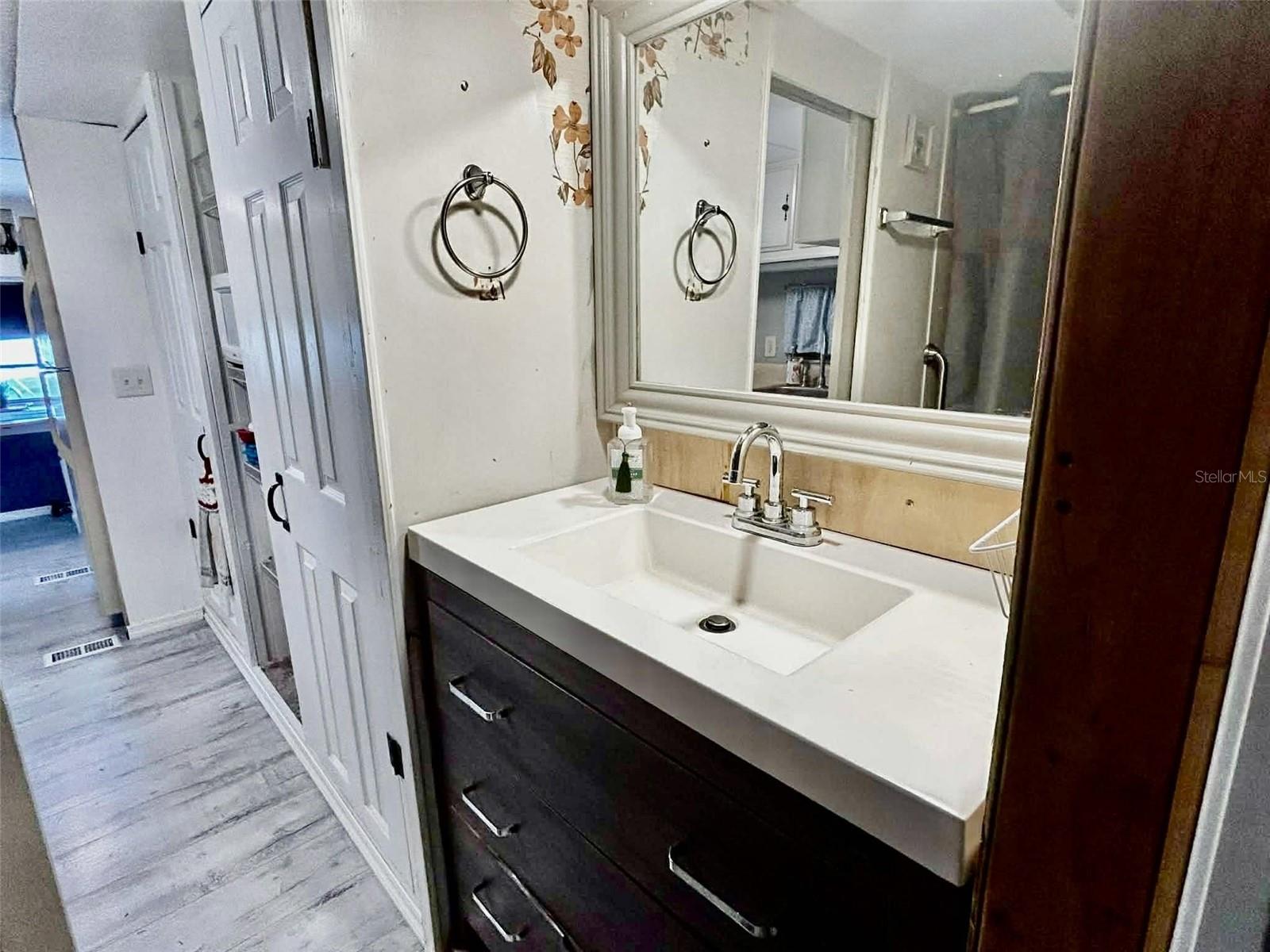 7041 Fairview Village Cir Property Photo 7