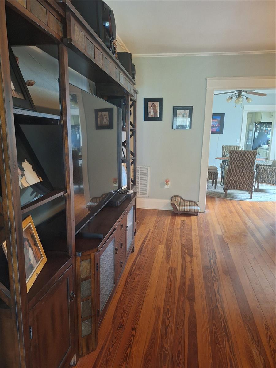 1127 S Lakeshore Blvd Property Photo 5