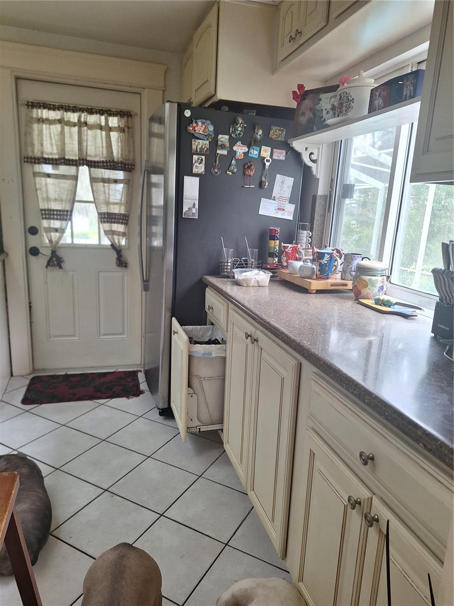 1127 S Lakeshore Blvd Property Photo 12
