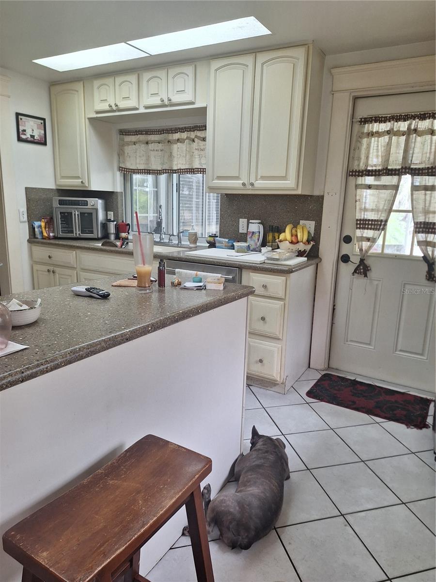 1127 S Lakeshore Blvd Property Photo 13