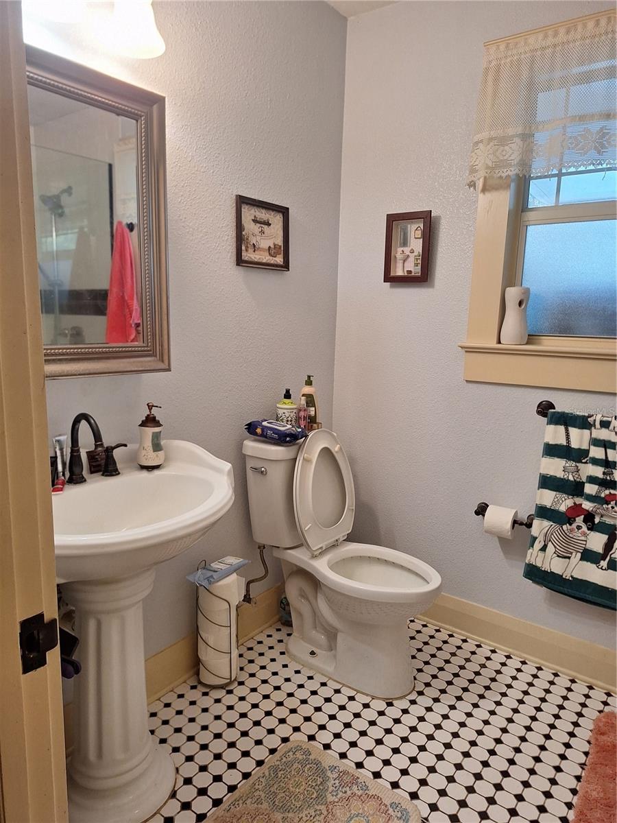1127 S Lakeshore Blvd Property Photo 23