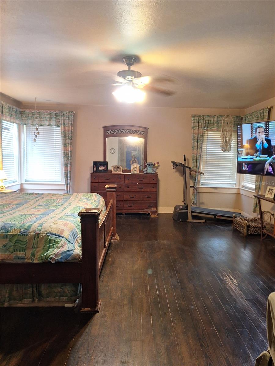 1127 S Lakeshore Blvd Property Photo 28