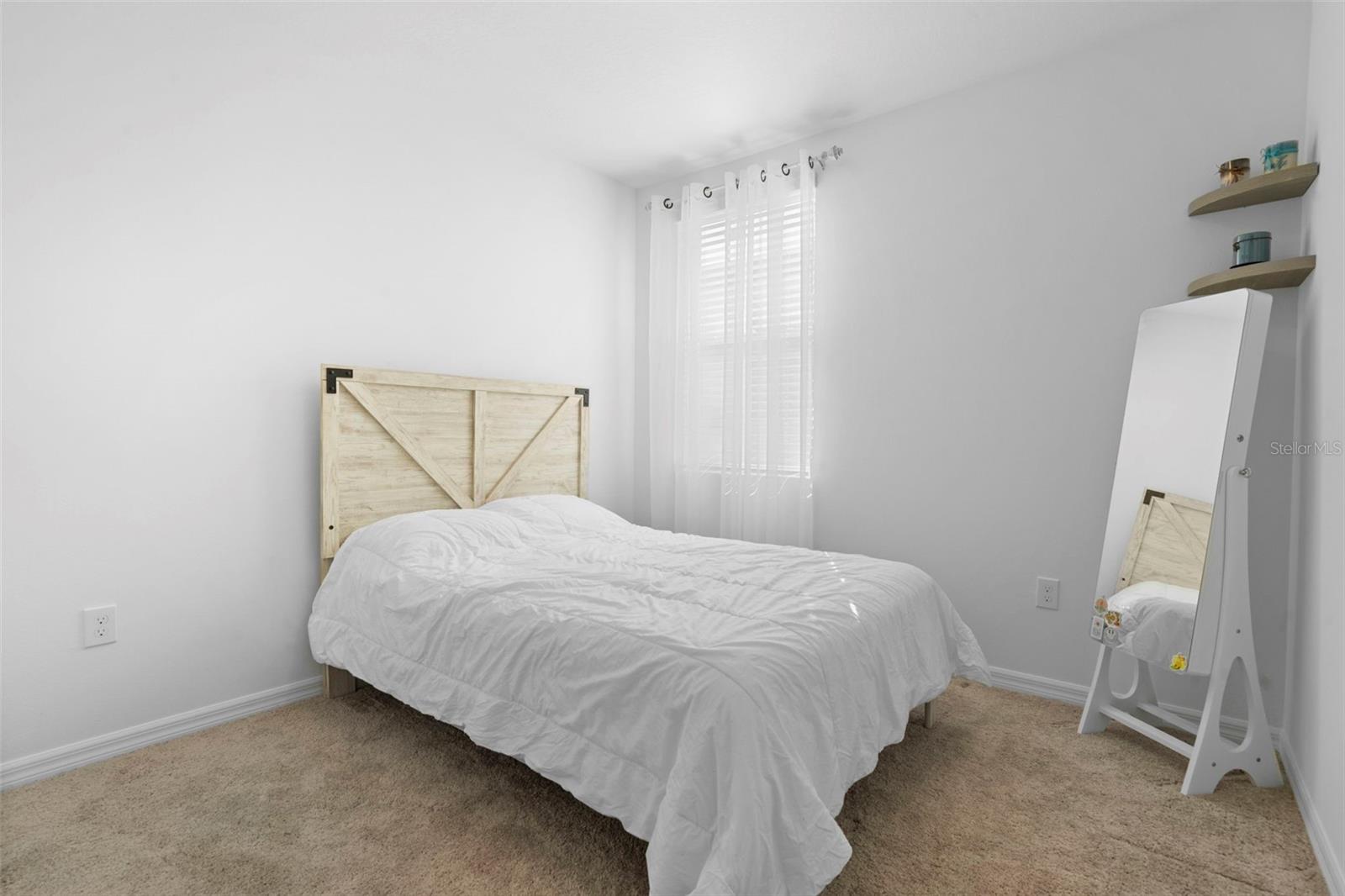 2409 White Tail St Property Photo 23