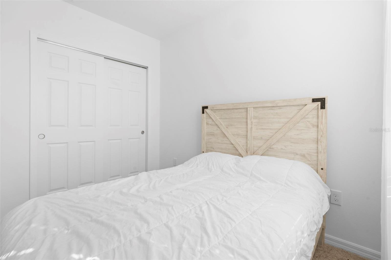 2409 White Tail St Property Photo 25
