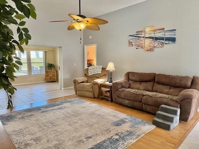 422 Harbourview Dr Property Photo 6