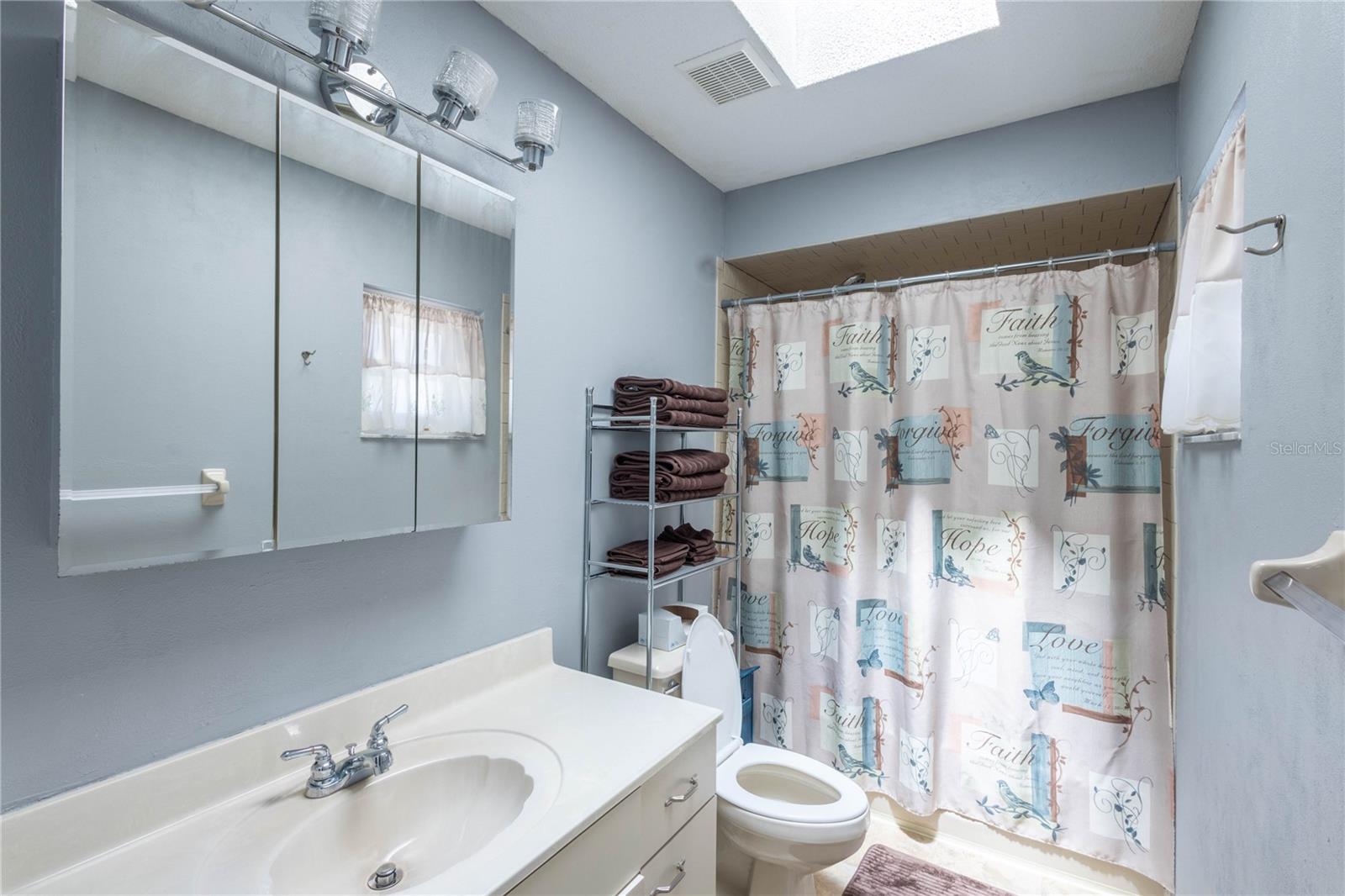 404 N Heron St Property Photo 4