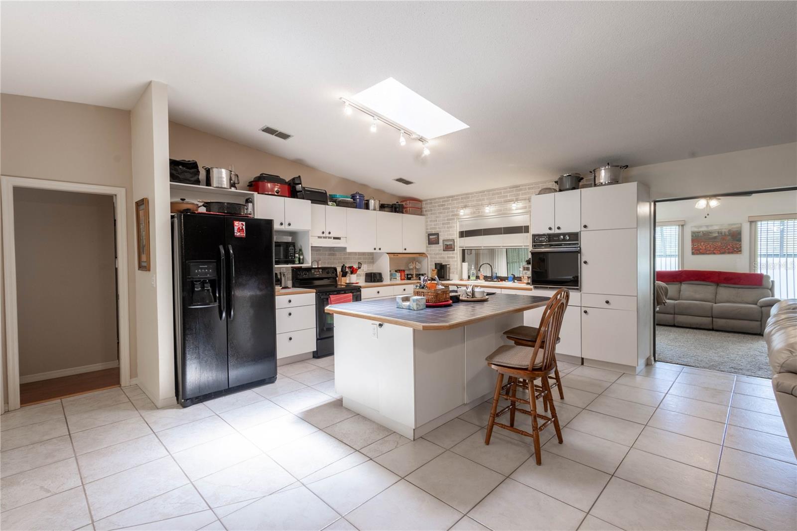 404 N Heron St Property Photo 5