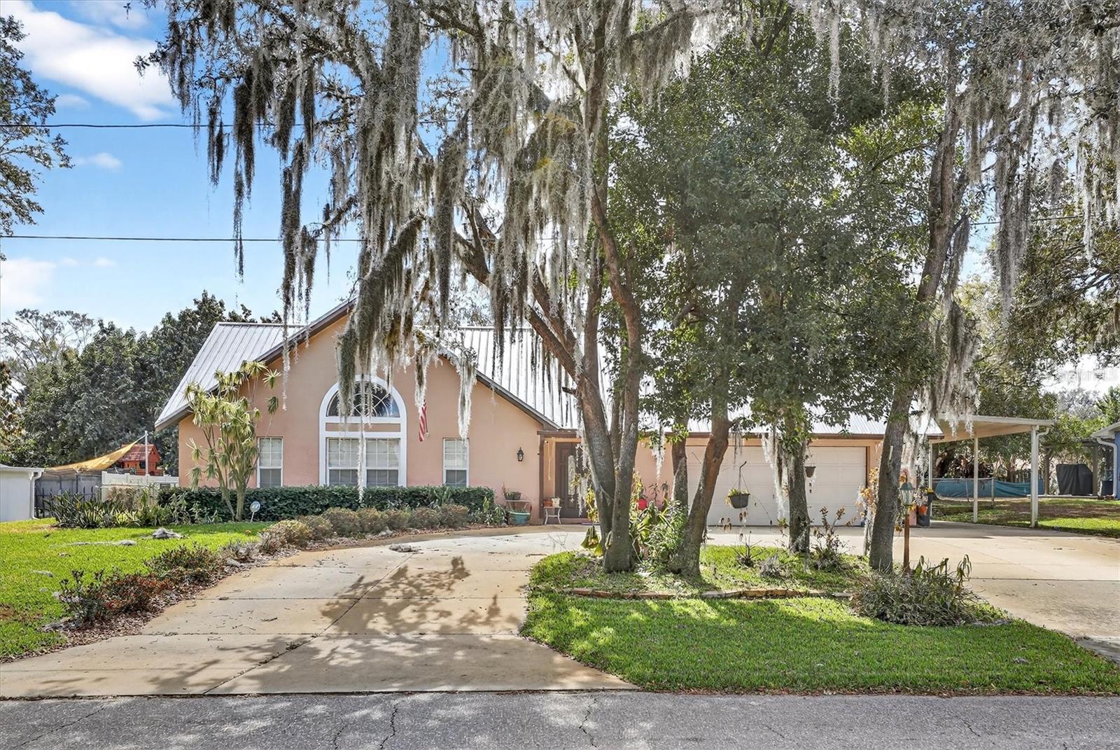 2725 W Charing Rd Property Photo 1