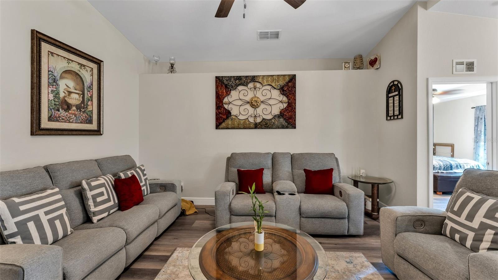 302 Brookshire Dr Property Photo 4