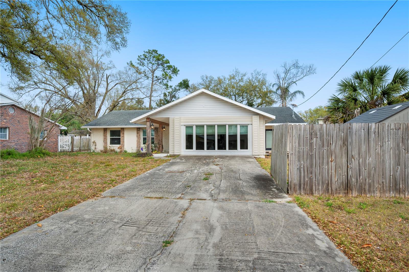 132 Alachua Dr Property Photo 1