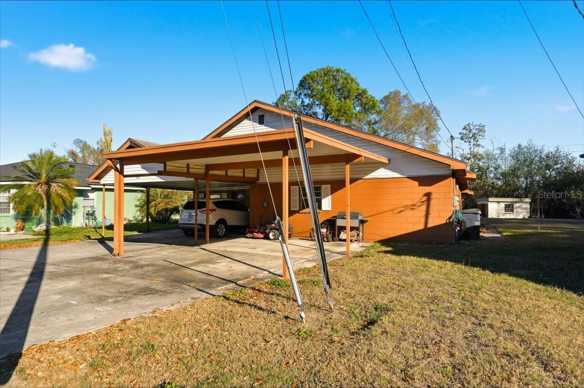 111 Sunset Dr E Property Photo 1