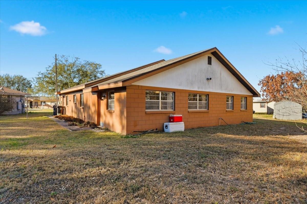 111 Sunset Dr E Property Photo 5