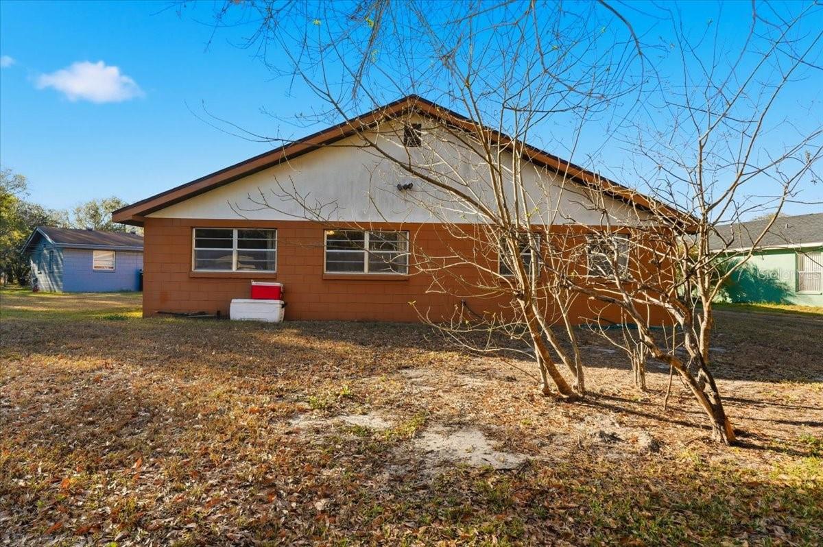 111 Sunset Dr E Property Photo 6