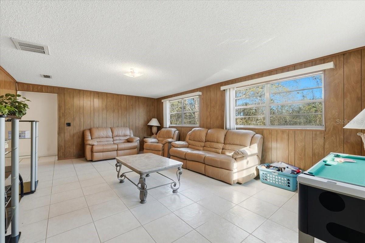111 Sunset Dr E Property Photo 14