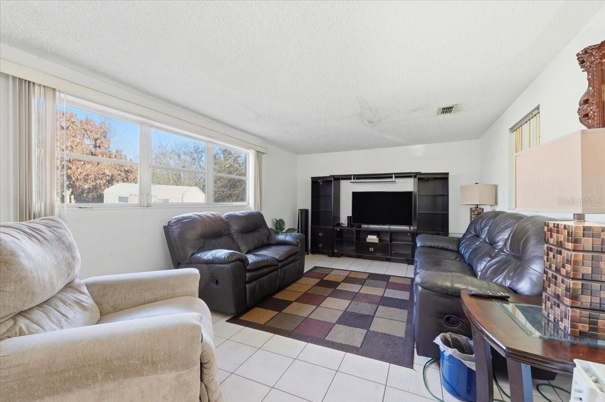 111 Sunset Dr E Property Photo 15