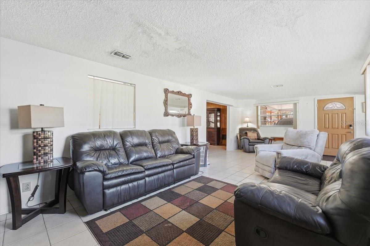 111 Sunset Dr E Property Photo 16