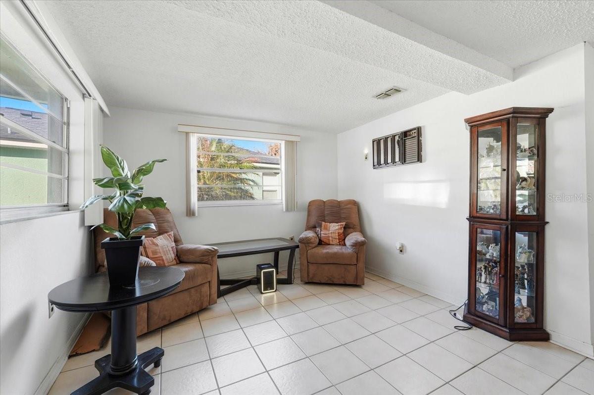 111 Sunset Dr E Property Photo 18