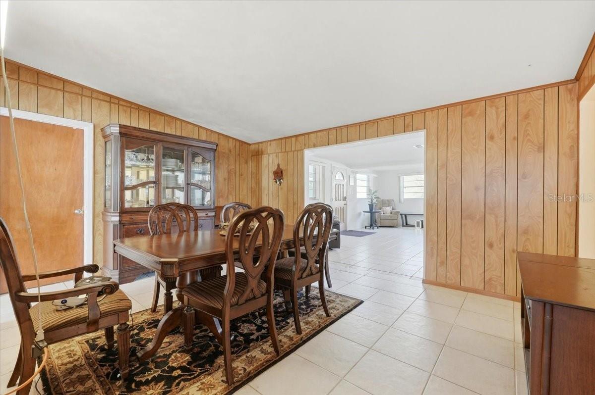 111 Sunset Dr E Property Photo 24